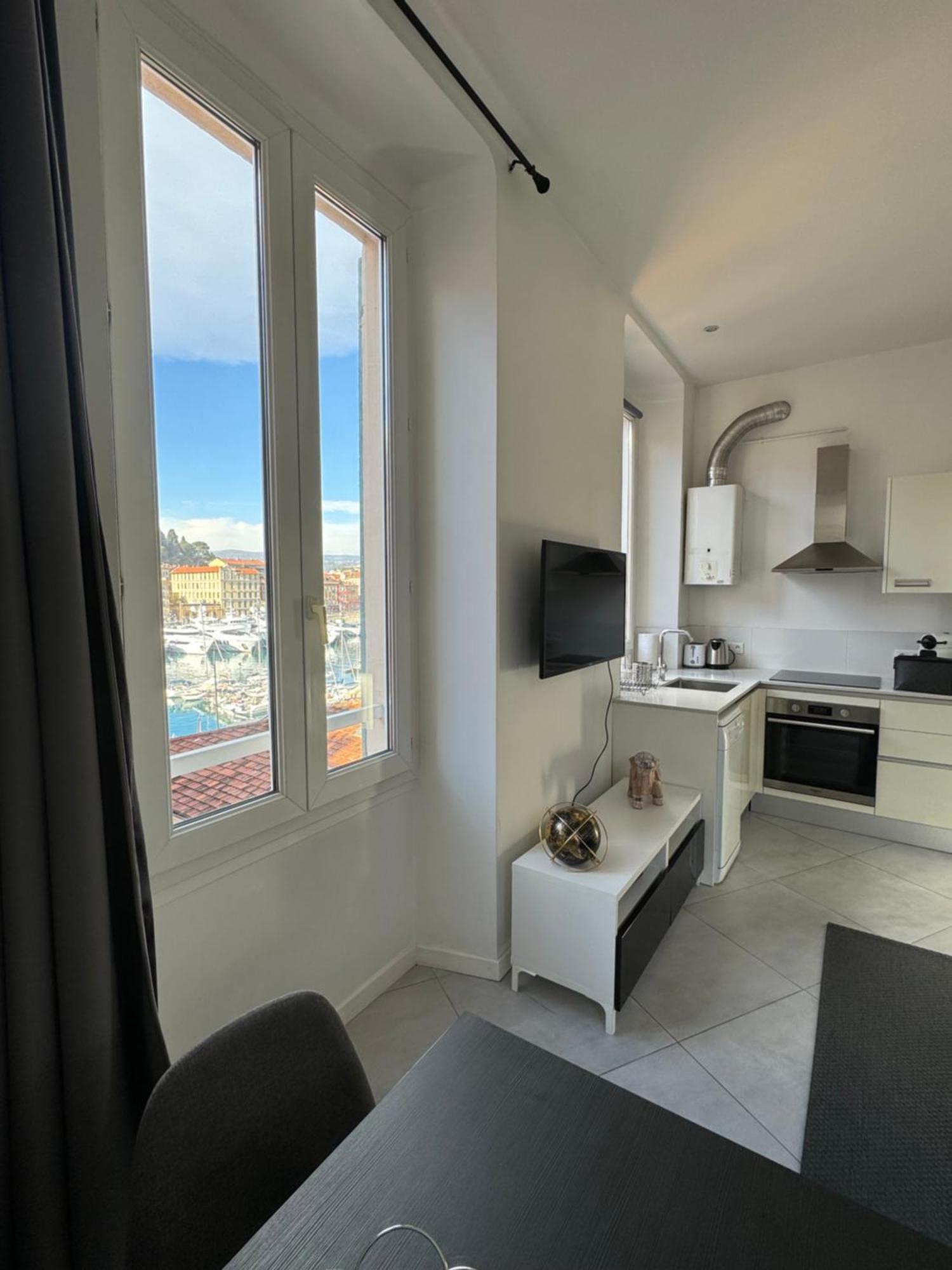 Port, French Riviera Apartment *